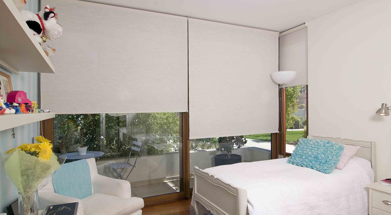 Dormitorio en Edificio Piedra Roja 2 Cortina Roller Quantum en dormitorio Edificio Piedra Roja 2