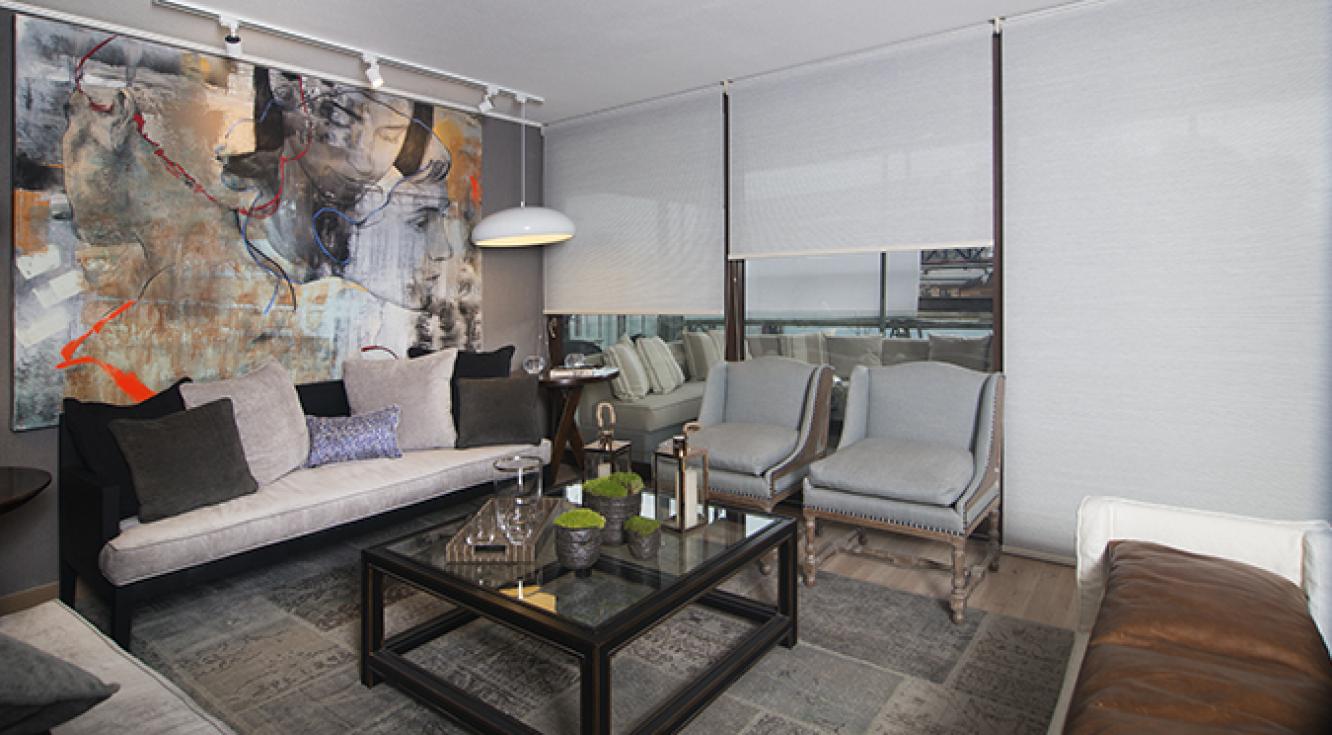 Cortina Roller Quantum® para sala de estar en Presidente Riesco Sala de estar con cortina enrollable HunterDouglas®