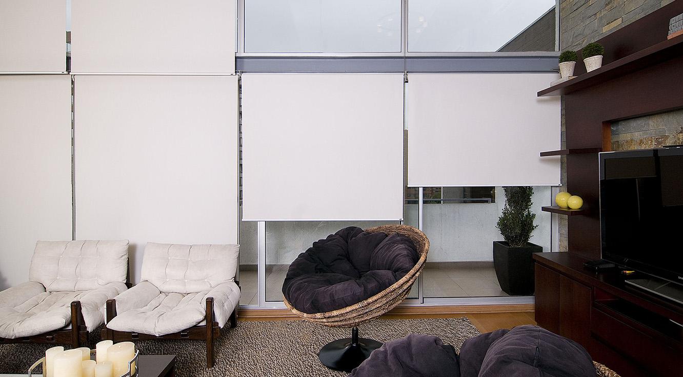 Cortina Roller Quantum en sala de estar Edificio Jutlandia Dormitorio con Cortinas Roller Quantum